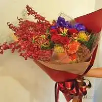 燦爛花火-聖耀蘭玫瑰花束