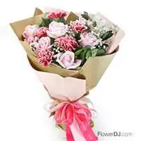 溫馨-康乃馨玫瑰花束送台北-母親節 活動 送護手霜