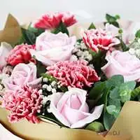 溫馨-康乃馨玫瑰花束送台北-母親節 活動 送護手霜