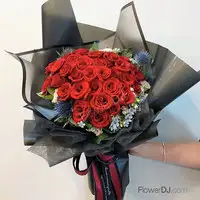 送花推薦33朵玫瑰花束-加贈閃耀燈串
