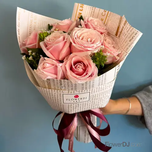 情人節送花推薦 8朵粉玫瑰花束-加贈閃耀燈串