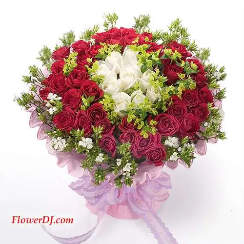 愛是永恆50朵紅玫瑰白玫瑰花束