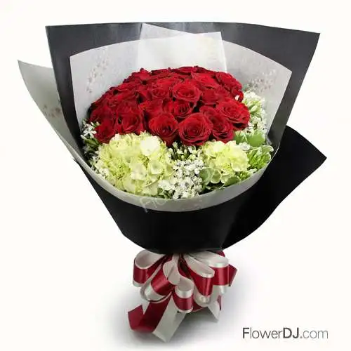 愛情的對比-33朵紅玫瑰花束